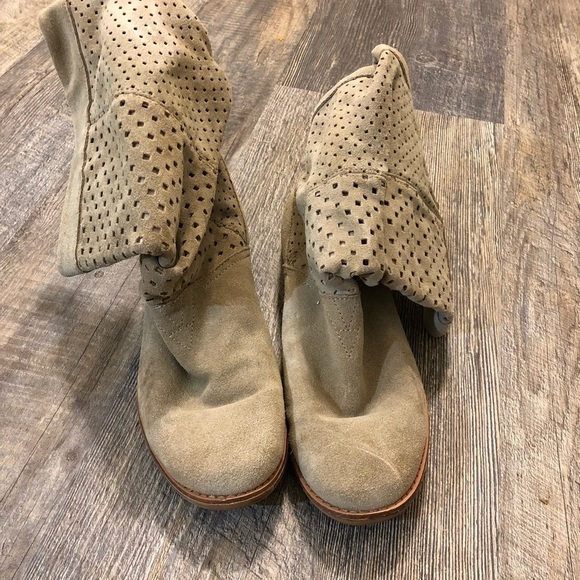 Tom’s boots‎ - Picture 4 of 8